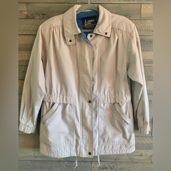 London Fog Jackets & Blazers - London Fog- Jacket lined double pockets - light tan with cinch waist - Size M